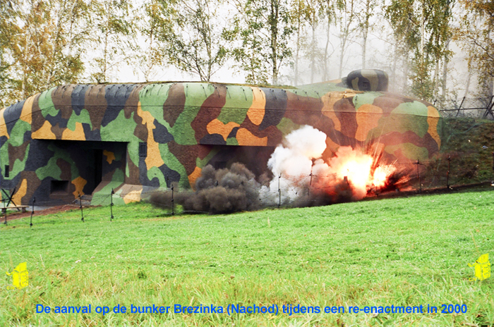 aanval op bunker Brezinka (Nachod) tijdens een re-enactment in 2000